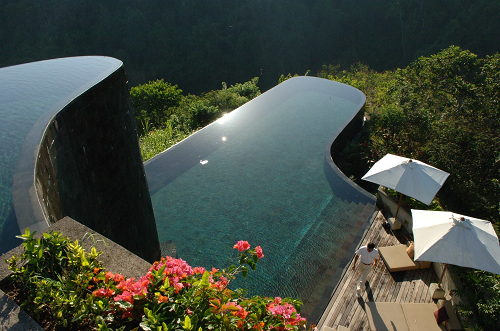 Piscina do hotel Ubud Hanging Gardens