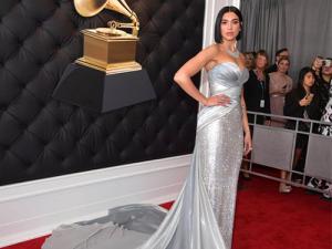 Cantora Dua Lipa no Red Carpert do Grammy 2019