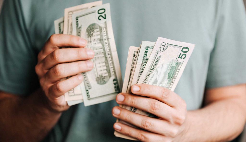 Como receber o auxílio de um homem rico