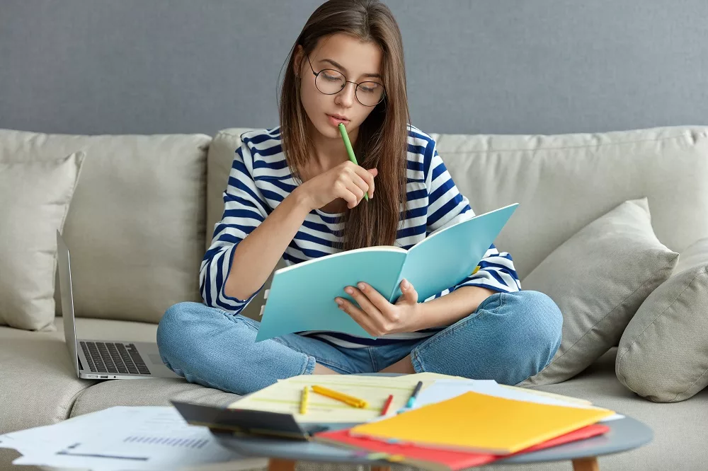 Estudar te ajuda a encontrar um homem rico